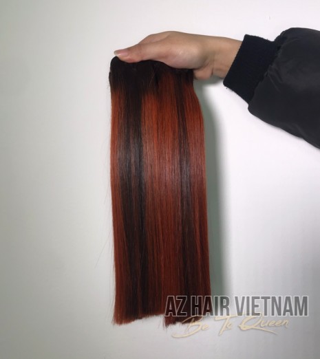 Hình ảnh về Bone Straight Vietnamese Human Hair sẽ khiến bạn đắm chìm trong vẻ đẹp hoàn hảo của mái tóc. Tự tin và sang trọng, sợi tóc này được lựa chọn kỹ càng từ những đường nét tinh tế đến chất lượng vượt trội.